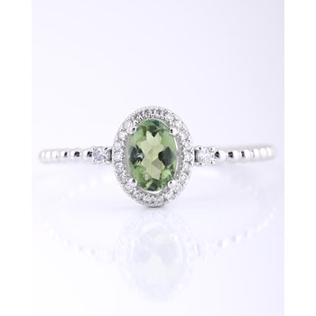 18ct Yellow Gold Ring with Diamonds and Green Tourmaline (No 53)