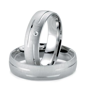 Wedding rings in 8ct