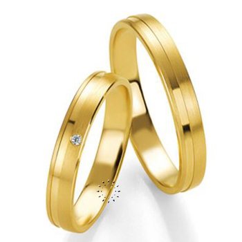 Wedding rings in 8ct Gold with Diamond Benz