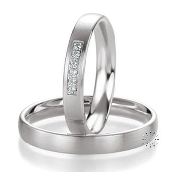 Wedding rings in 8ct