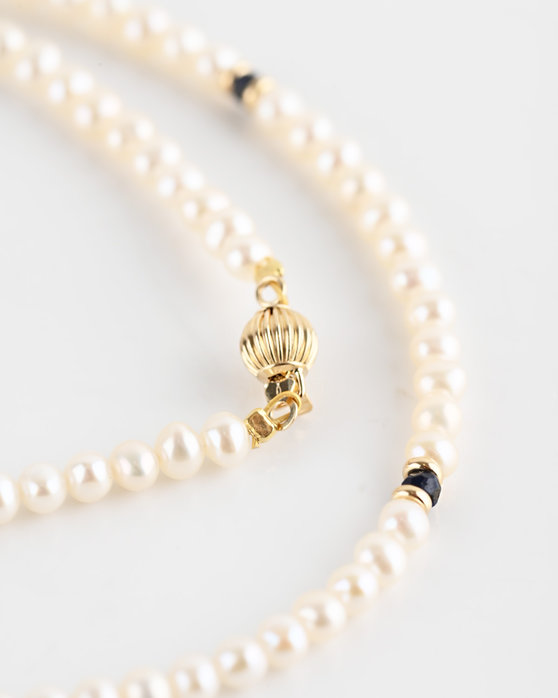 Fresh Water Pearl and Sapphire Necklace With a 14ct Gold Clasp